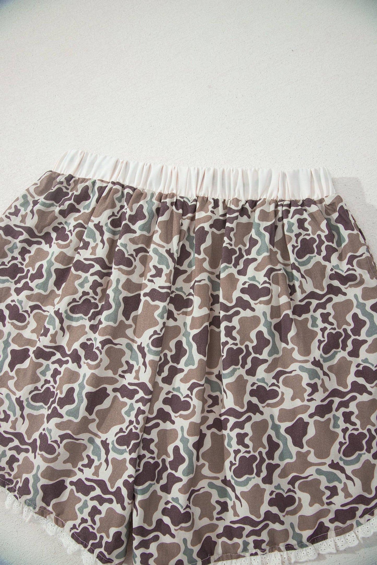 66 Camo Print Ruffle Hem Drawstring Shorts (S-XL)